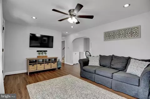 Entry Way - 3735 E Joppa, Nottingham, MD 21236 photo 2 of 6