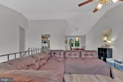 Entry Way - 503 Nollmeyer Rd, Middle River, MD 21220 photo 2 of 5