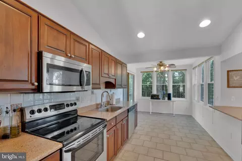Entry Way - 503 Nollmeyer Rd, Middle River, MD 21220 photo 4 of 5