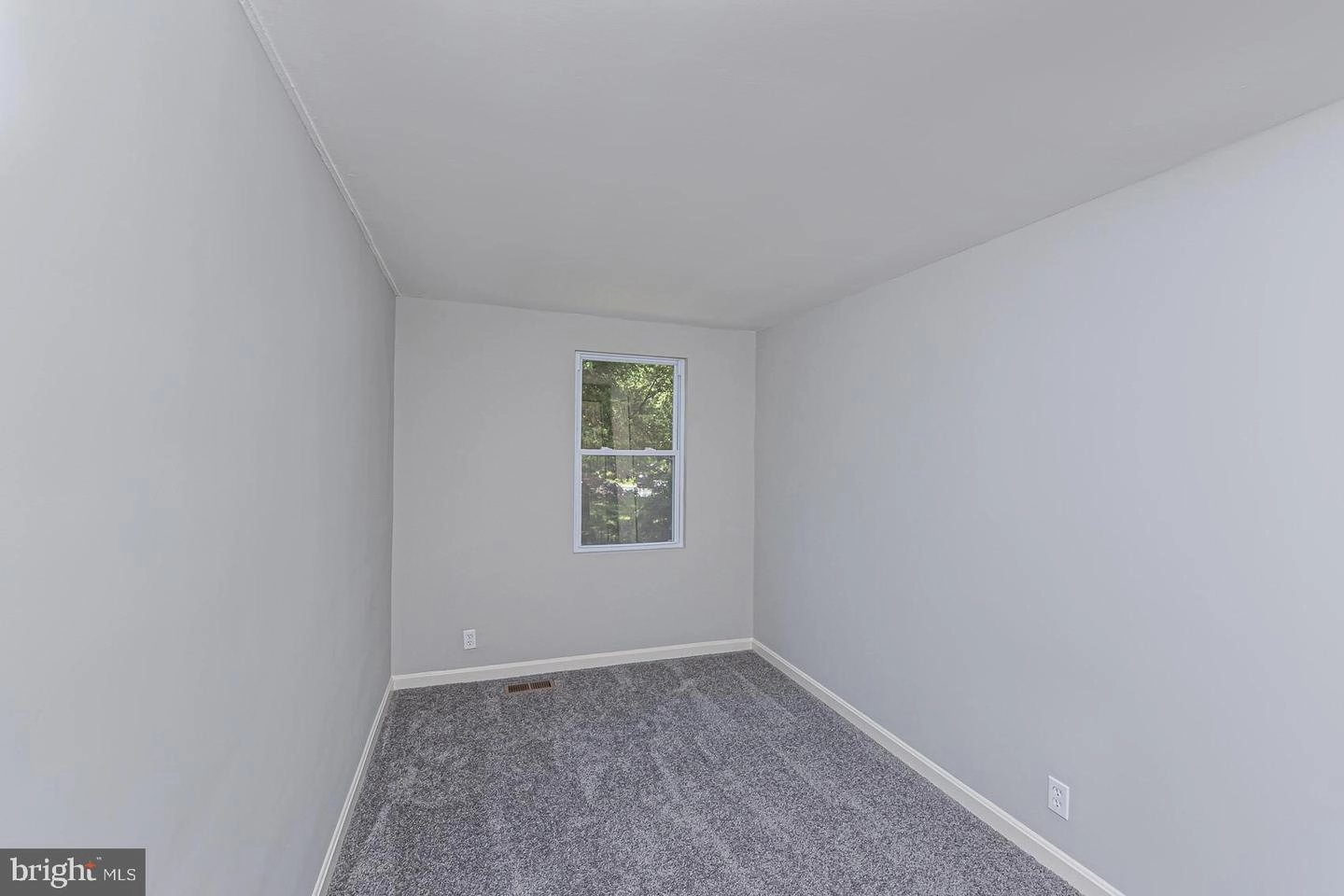 927 Imperial Ct, Halethorpe, MD 21227 photo 3