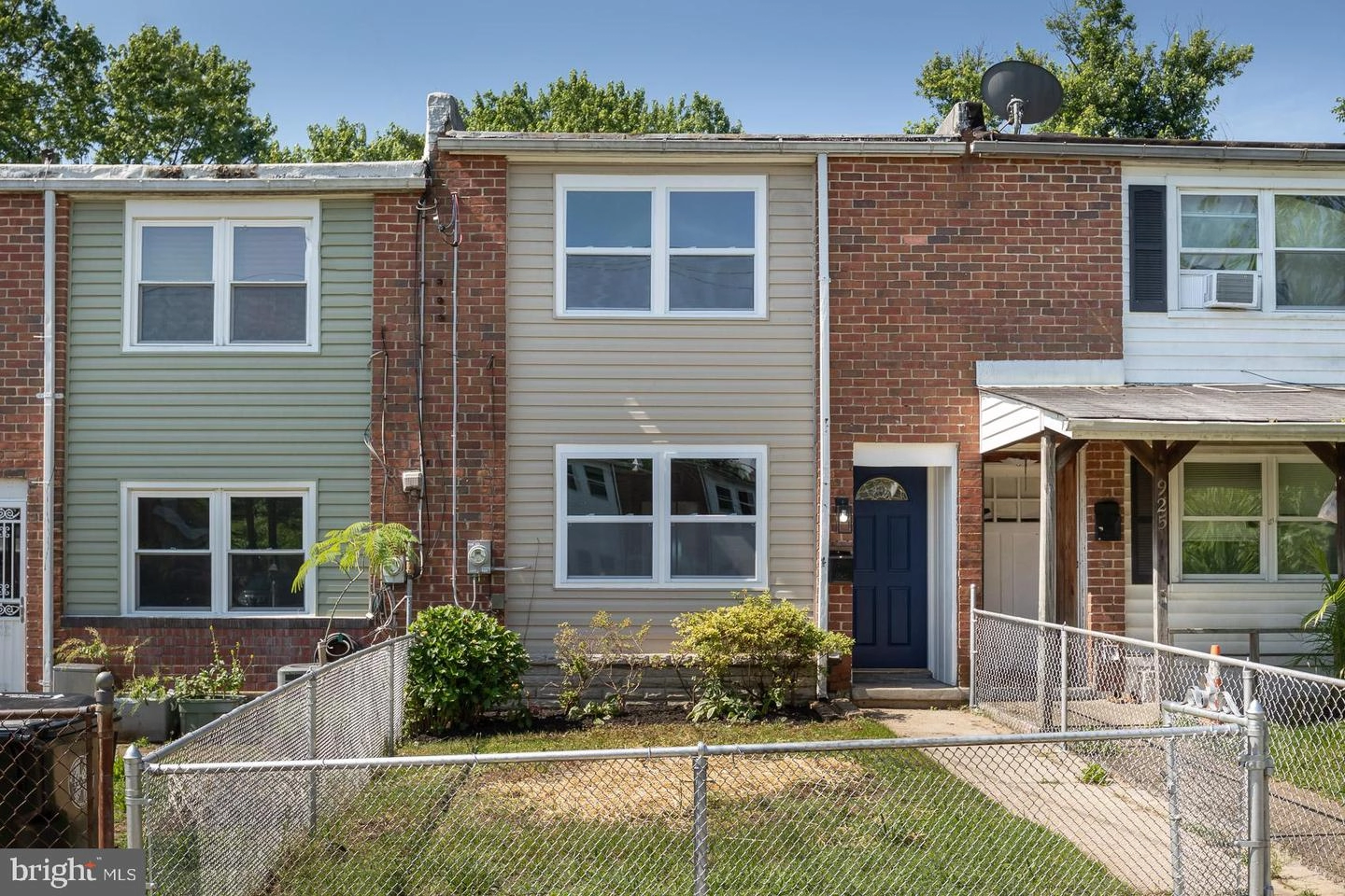 927 Imperial Ct, Halethorpe, MD 21227 photo 1