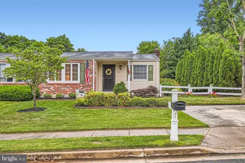 4 Heathrow Manor Ct, Nottingham, MD 21236