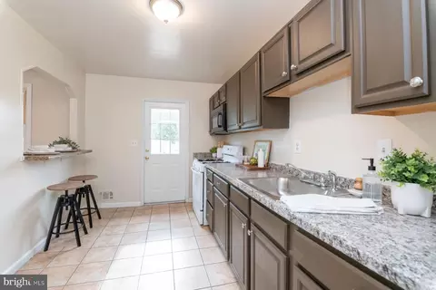 Entry Way - 5711 Van Dyke Rd, Baltimore, MD 21206 photo 1 of 4