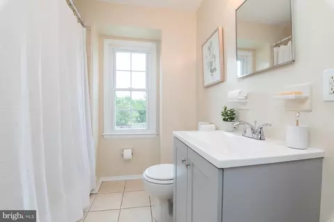 Bath - 5711 Van Dyke Rd, Baltimore, MD 21206 photo 1 of 1