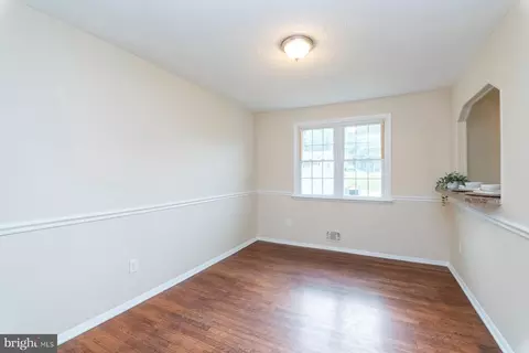 Entry Way - 5711 Van Dyke Rd, Baltimore, MD 21206 photo 2 of 4