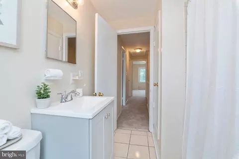Entry Way - 5711 Van Dyke Rd, Baltimore, MD 21206 photo 3 of 4