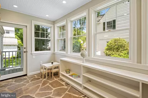 Entry Way - 204 Tyrone Rd S, Baltimore, MD 21212 photo 4 of 12