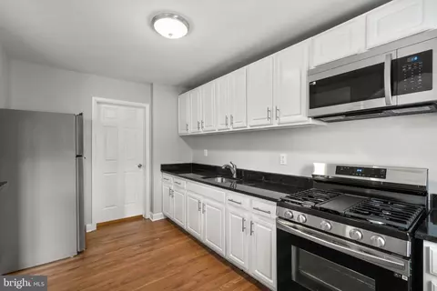 Entry Way - 5635 Utrecht Rd, Baltimore, MD 21206 photo 2 of 3