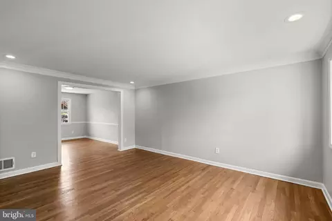 Living - 5635 Utrecht Rd, Baltimore, MD 21206 photo 2 of 3