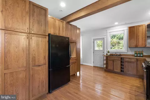 Entry Way - 16 Hillside Rd, Catonsville, MD 21228 photo 1 of 4
