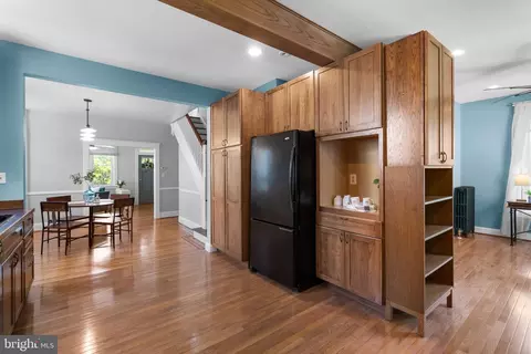 Entry Way - 16 Hillside Rd, Catonsville, MD 21228 photo 2 of 4