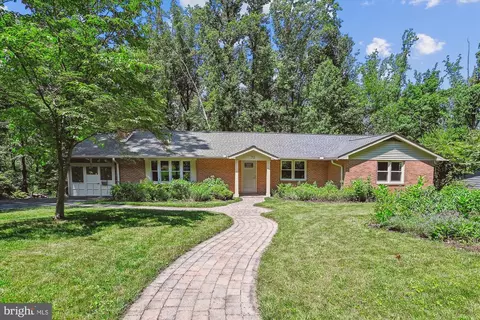 312 Patleigh Rd, Catonsville, MD 21228