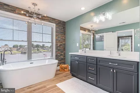 Bath - 2646 Masseth Ave, Sparrows Point, MD 21219 photo 3 of 5