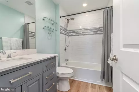 Bath - 2646 Masseth Ave, Sparrows Point, MD 21219 photo 5 of 5