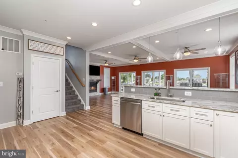 Entry Way - 2646 Masseth Ave, Sparrows Point, MD 21219 photo 1 of 2