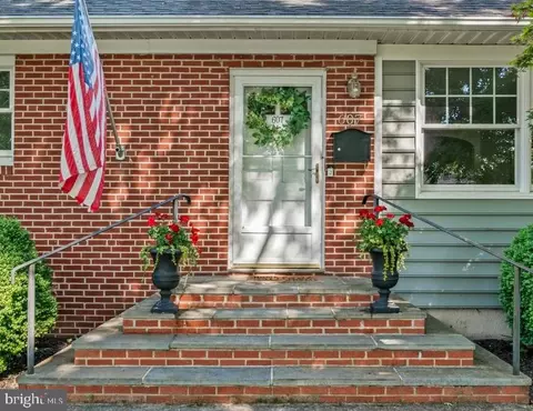 607 Oak Hill Rd, Catonsville, MD 21228