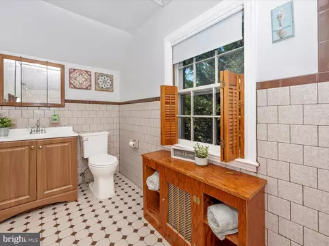 Bath - 3715 Lochearn, Baltimore, MD 21207 photo 3 of 5