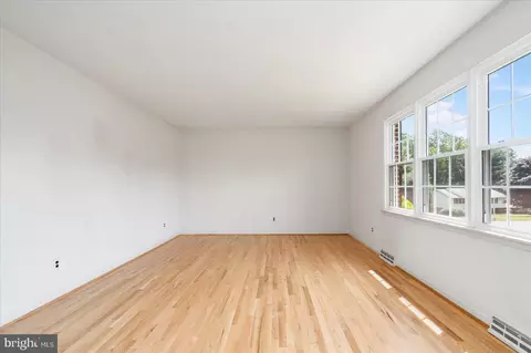 2 Palmway Ct, Baldwin, MD 21013 photo 5