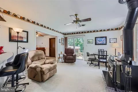 Living - 6927 N River Dr, Middle River, MD 21220 photo 3 of 3