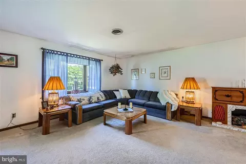 Living - 6927 N River Dr, Middle River, MD 21220 photo 1 of 3