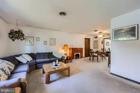 Living - 6927 N River Dr, Middle River, MD 21220 photo 2 of 3