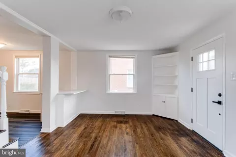Living - 8204 Longpoint Rd, Dundalk, MD 21222 photo 3 of 4