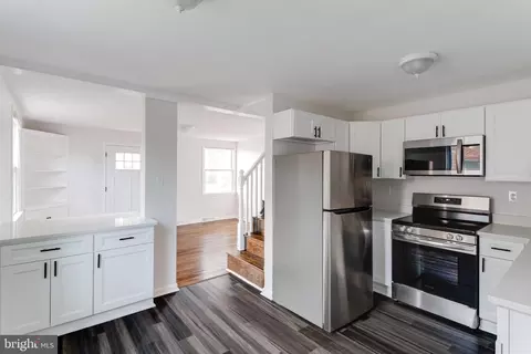 Entry Way - 8204 Longpoint Rd, Dundalk, MD 21222 photo 5 of 7