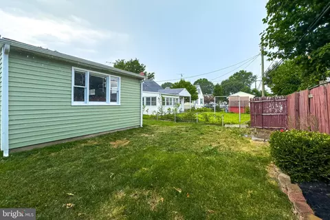 Exterior - 8204 Longpoint Rd, Dundalk, MD 21222 photo 5 of 8