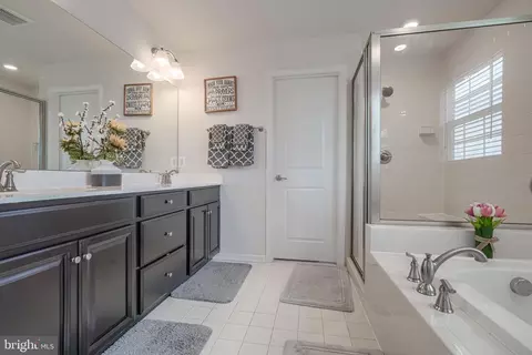 Bath - 960 Long Manor Dr, Middle River, MD 21220 photo 2 of 8
