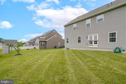 Exterior - 960 Long Manor Dr, Middle River, MD 21220 photo 5 of 6