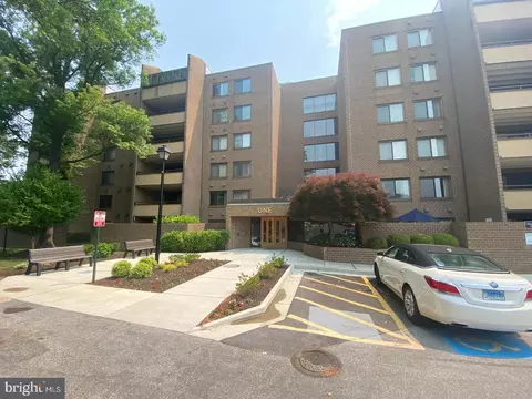 1 High Stepper Ct #105, Pikesville, MD 21208