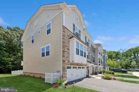 2909 Shaws Rd, Sparrows Point, MD 21219 photo 2