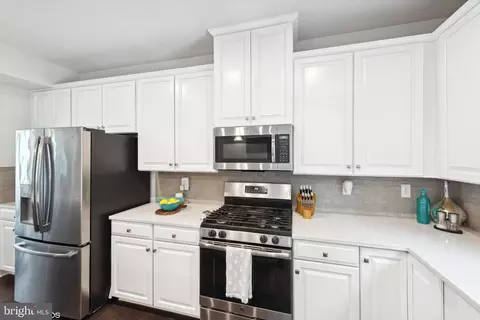 2909 Shaws Rd, Sparrows Point, MD 21219 photo 10
