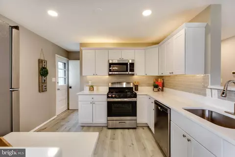 Kitchen - 9221 Snyder Ln, Perry Hall, MD 21128 photo 2 of 4