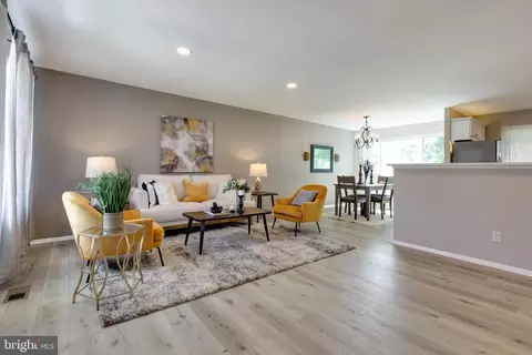 Living - 9221 Snyder Ln, Perry Hall, MD 21128 photo 3 of 5