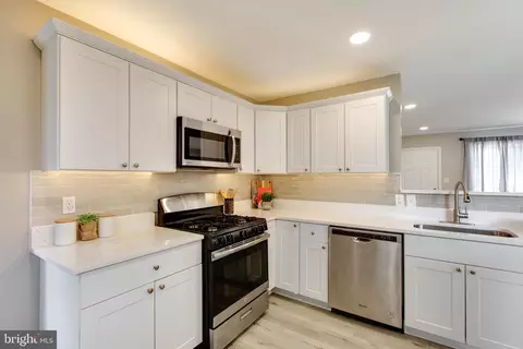 Kitchen - 9221 Snyder Ln, Perry Hall, MD 21128 photo 3 of 4
