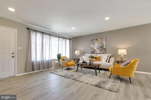 Living - 9221 Snyder Ln, Perry Hall, MD 21128 photo 4 of 5