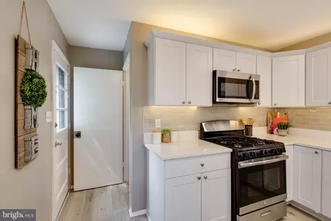 Entry Way - 9221 Snyder Ln, Perry Hall, MD 21128 photo 2 of 5