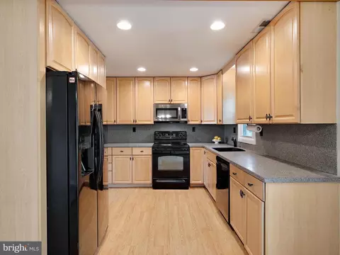 5849 Oakland Rd, Halethorpe, MD 21227 photo 12