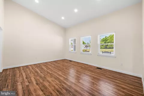 Living - 9207 Kilbride, Nottingham, MD 21236 photo 3 of 8