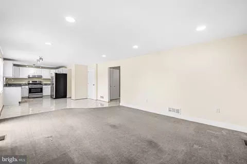Living - 9207 Kilbride, Nottingham, MD 21236 photo 5 of 8