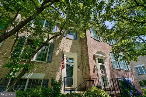 27 Alderman Ct, Lutherville Timonium, MD 21093