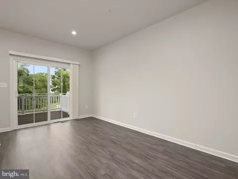 Living - 3034 Shaws Rd, Sparrows Point, MD 21219 photo 3 of 4