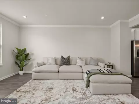 Living - 3034 Shaws Rd, Sparrows Point, MD 21219 photo 2 of 4