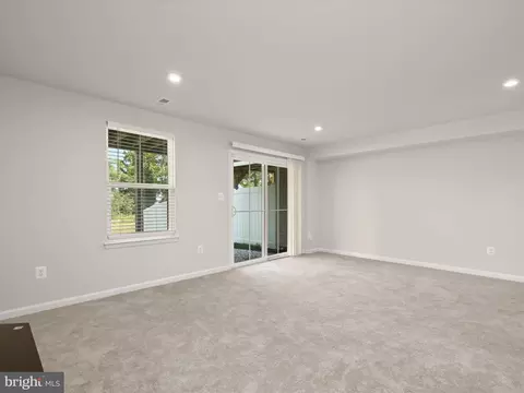 Living - 3034 Shaws Rd, Sparrows Point, MD 21219 photo 4 of 4