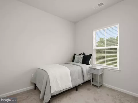 Bedroom - 3034 Shaws Rd, Sparrows Point, MD 21219 photo 3 of 3