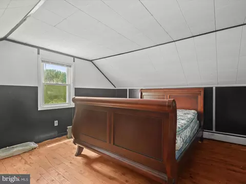 Bedroom - 2926 Ridge Rd, Windsor Mill, MD 21244 photo 3 of 4