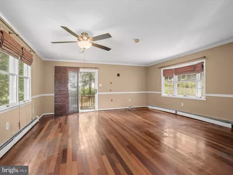 Living - 2926 Ridge Rd, Windsor Mill, MD 21244 photo 4 of 8