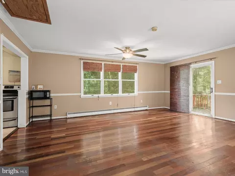 Living - 2926 Ridge Rd, Windsor Mill, MD 21244 photo 6 of 8