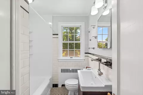 Bath - 82 Murdock Rd, Baltimore, MD 21212 photo 1 of 2